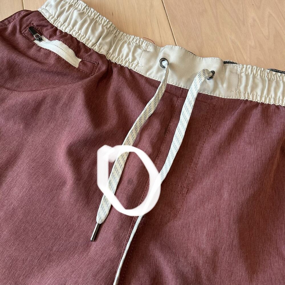 Vuori Banks Shorts Unlined 7” Inseam *Stain Men’s XL - Picture 3 of 7